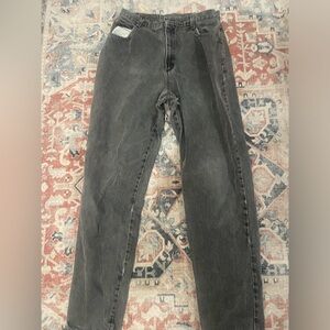 says 18 alto but fits like a 34 waist